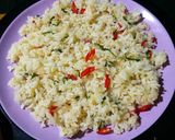 Foto langkah ke 2 dari resep Nasi goreng daun jeruk eggless.