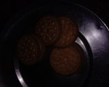 ખજૂર બિસ્કિટ રોલ (Khajoor Biscuit Roll Recipe In Gujarati) રેસીપી સ્ટેપ2ફોટો