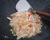 Foto langkah ke 3 dari resep Cah Jamur Tiram ala Waroeng SS.