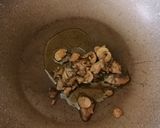 A picture of step 2 of Mushroom and Arugula Risotto.