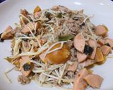 รูปขั้นตอนการทำที่ 4 ของ ลาบหมูไส้กรอกเห็ดเข็มทอง