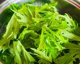 Hình bước làm 3 của món Sườn Heo Nấu Cải Xanh Đuôi Phụng
