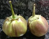 A picture of step 1 of Authentic Kathiyawadi Bengan Bhartha.
