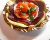 Foto del passaggio 4 della ricetta Fiori di verdure con formaggio e salmone