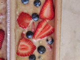 Budín de harina integral con banana y frutos rojos