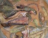 Foto langkah ke 6 dari resep Mangut Terong Ikan Pari.