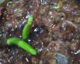 A picture of step 5 of Dumbay ki karhai with black pepper.