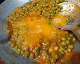 A picture of step 4 of Buttery Green Peas Curry.