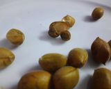 A picture of step 3 of Oven Roasted Hariboot or Green Chickpeas.