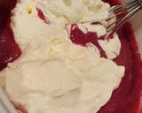 Pas rețetă Tort cu fructe de pădure, cremă mascarpone și frișcă 4 fotografie