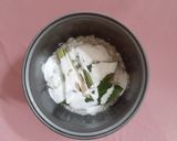 Foto langkah ke 4 dari resep Nasi Gurih Bunga Telang Rice Cooker.