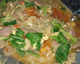 Foto langkah ke 4 dari resep *Seblak Mie Khas Bandung* dengan mie lemonilo.