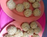 Foto langkah ke 2 dari resep Bola bola mie isi sosis and mozarella.