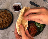Foto del paso 5 de la receta: Gyros de pollo en pan pita