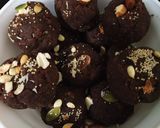 A picture of step 7 of Millet ladoo nachni.