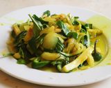 A picture of step 5 of Zucchini noodles with spinach masala curry.
