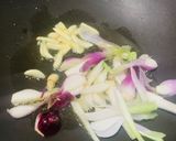 A picture of step 2 of Veg Hakka noodles with spring onions.