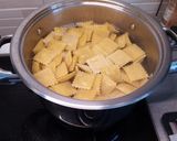 Foto del passaggio 8 della ricetta Ravioli con carne