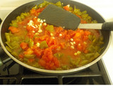 Foto del paso 8 de la receta: Coca de tomate y de harina con longanizas blancas