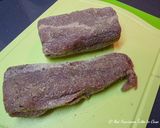 Foto del passaggio 3 della ricetta Filetto di maiale alle spezie con salsa al vino rosso con mazze di tamburo e broccoletti