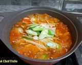 Hình bước làm 6 của món Canh tương ớt (súp tương ớt) 고추장 찌개