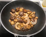 Foto del paso 2 de la receta: Wok de setas variadas, verduras y langostinos