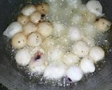 A picture of step 4 of Crispy rice vada.