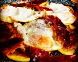 Foto del paso 5 de la receta: Huevos rotos con jamón ibérico con truco 😉