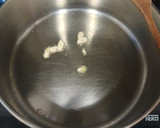 Foto del paso 2 de la receta: Paella de cigalas, gambones, colas de langostino y sepia