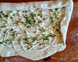 Gyökérkenyér tömlős sajttal, és snidlinggel recept fázis 4 fotója