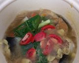 Foto langkah ke 4 dari resep Sup/pindang ikan patin bumbu iris.