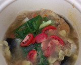 Foto langkah ke 4 dari resep Sup/pindang ikan patin bumbu iris.