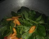 Foto langkah ke 2 dari resep Sayur bening bayam wortel.