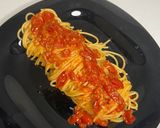 A picture of step 5 of Spaghetti Aglio e Olio with Cherry Tomatoes.