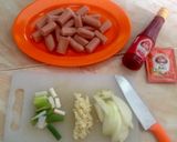 Foto langkah ke 1 dari resep Sosis Asam Manis.