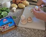 Foto del paso 2 de la receta: Tarta de Patatas, Espinacas, Champiñones y Queso (en air fryer)