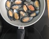 Foto del paso 1 de la receta: Mejillones en mojo de perejil