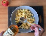 Foto del passaggio 2 della ricetta Torta Fit di Mele con Crumble di Cocco e Noci