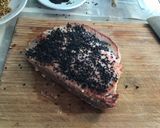 Foto del passaggio 4 della ricetta Tataki di Tonno con Gazpacho di Datterini, Granella di Pistacchi e Semi di Sesamo Tostati