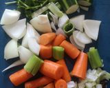 Foto del passaggio 1 della ricetta #609 Brodo granulare 🥕🧅🥬🥒🌿