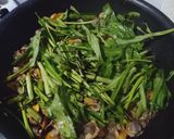 Hình bước làm 2 của món Sò Huyết Xào Bơ Tỏi Sa Tế