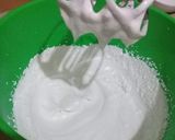 A picture of step 4 of Strawberry Cream Cake.