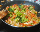 Foto del paso 7 de la receta: Arroz con verduras y pollo