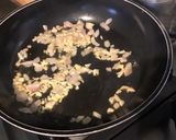 Une image de l'étape 6 de Saucisse à l'ancienne aux trois tomates, ail fumé, oignon de roscoff et romarin frais.