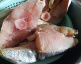 Foto langkah ke 1 dari resep Ikan Kemangi Bumbu Kuning.