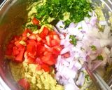 A picture of step 2 of Guacamole (avocado chutney).