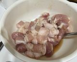 Hình bước làm 2 của món Ba Chỉ Chao Riềng Lá Mắc Mật
