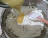 Foto langkah ke 3 dari resep Bola bola susu merah putih.