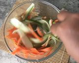 Foto langkah ke 3 dari resep Salad Wortel dan Timun.