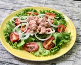 Hình bước làm 4 của món Salad Cá Ngừ Ngâm Dầu